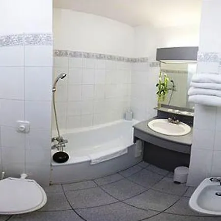 Ibis Styles Nord Sesquieres מלון