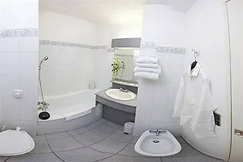 Ibis Styles Nord Sesquieres מלון