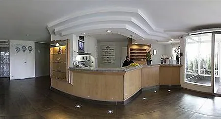 Ibis Styles Nord Sesquieres מלון