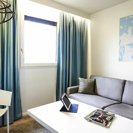 Ibis Styles Nord Sesquieres מלון 3*